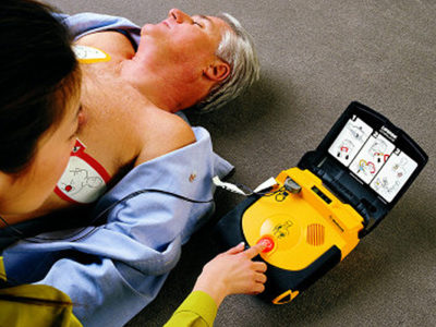 Obbligo di Defibrillatore per le ASD: quali Rischi per Chi Non è in Regola?