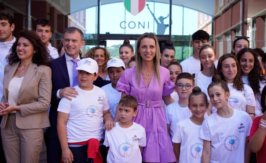 Foto di gruppo con i dirigenti Libertas e Vezzali